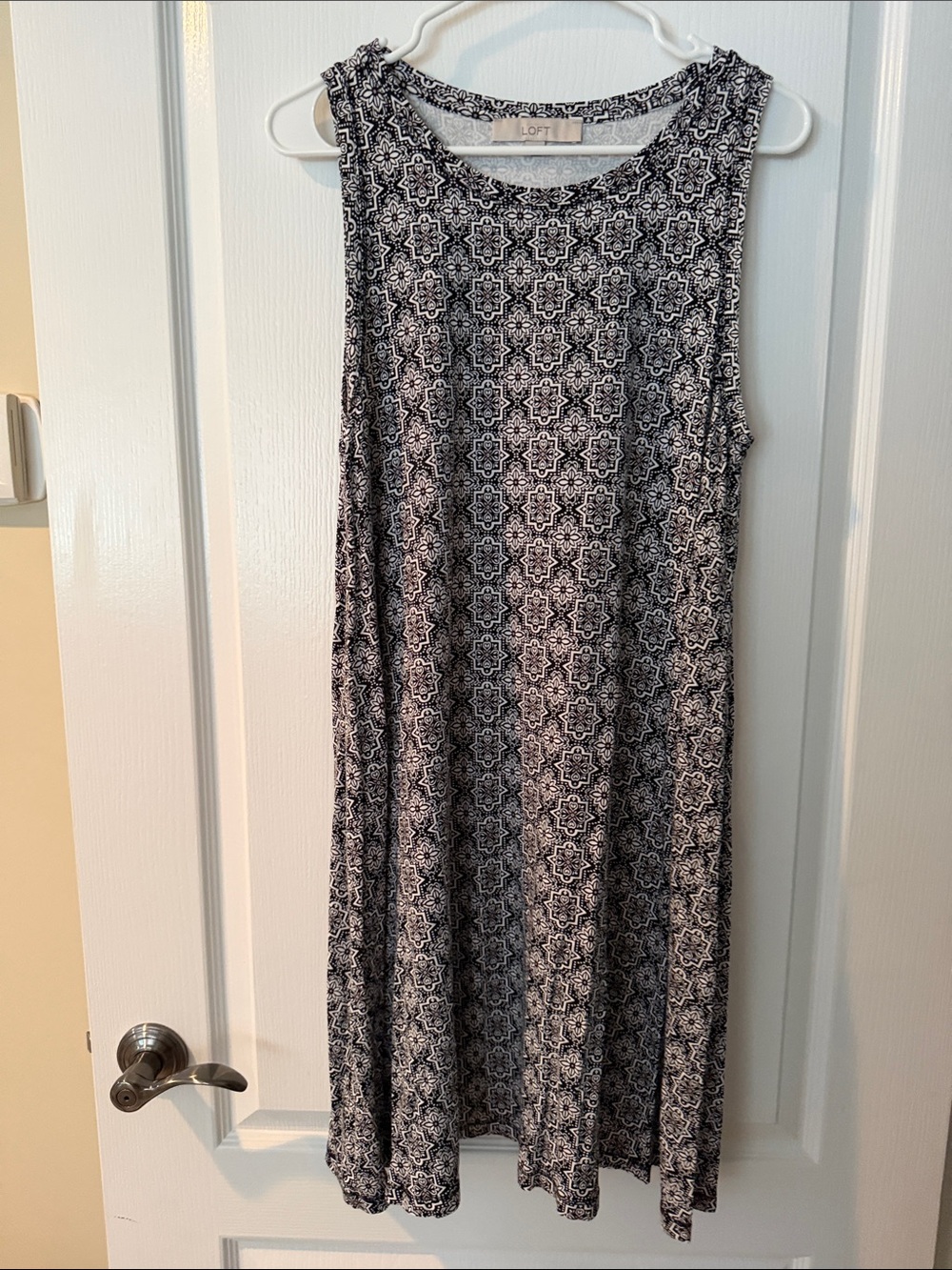 Loft size large black, white touch of mauve  sleeveless cotton summer dress